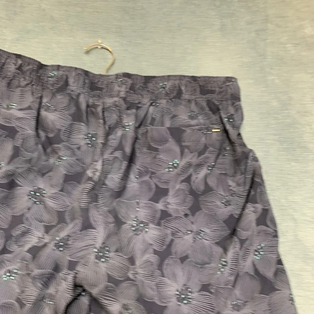 Hurley Board Shorts Men XL Gray Floral Comfort Stretch Drawstring Waist Swimwear